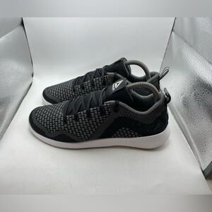 Reebok Esoterra DMX lite women’s black sneakers size 8